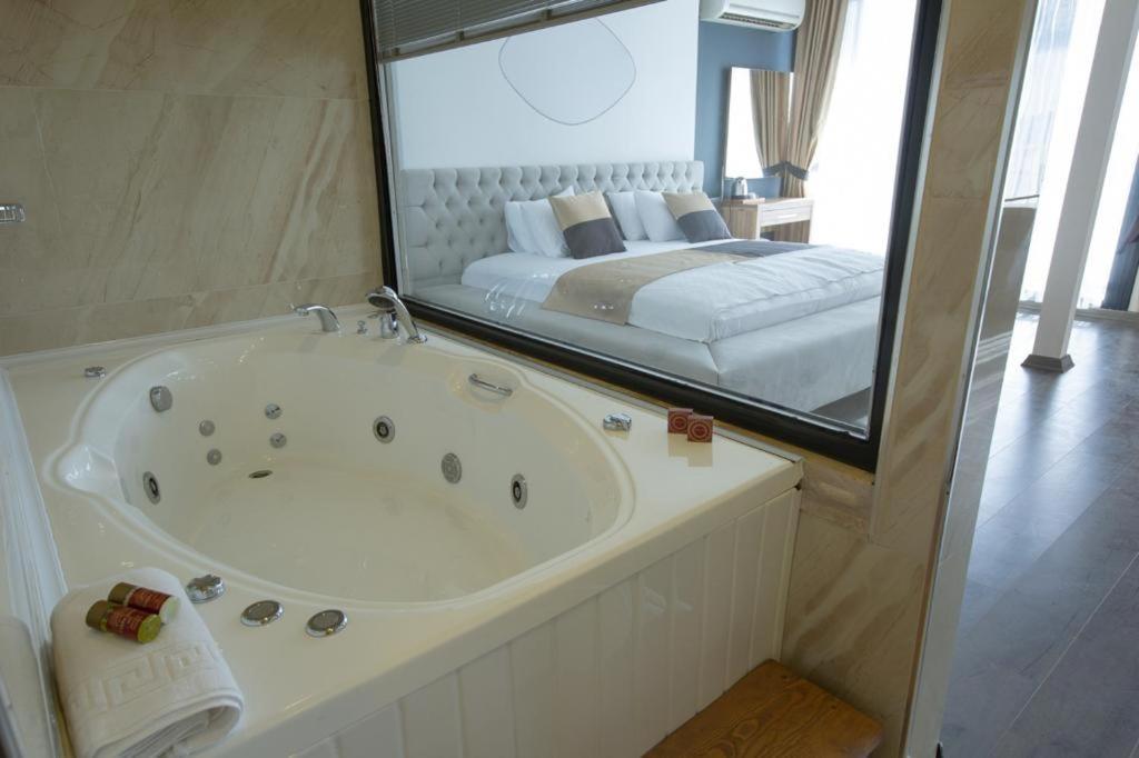 Carpe Diem Hotel ไอวาลิค ภายนอก รูปภาพ
